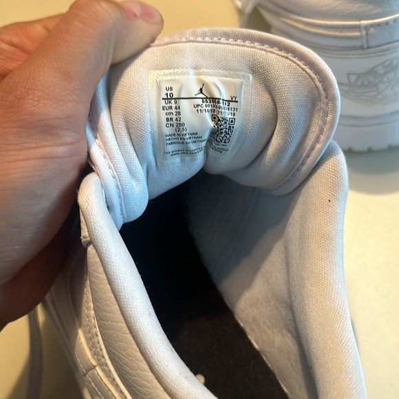 Air Jordan 1 Low Triple White 10 - Picture 4 of 7